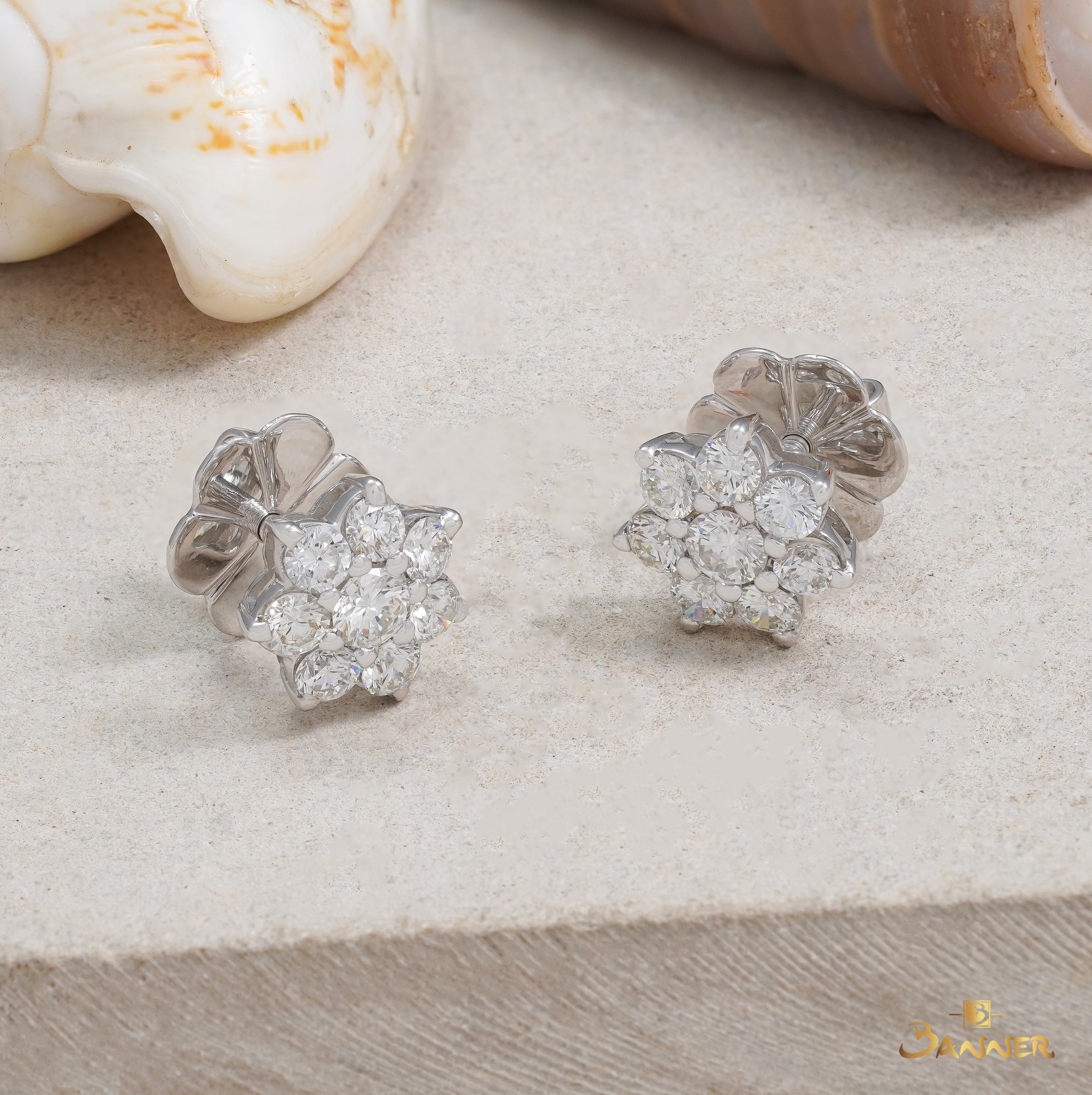 diamond middle 5 lone si surrounded by 8 lone si earring