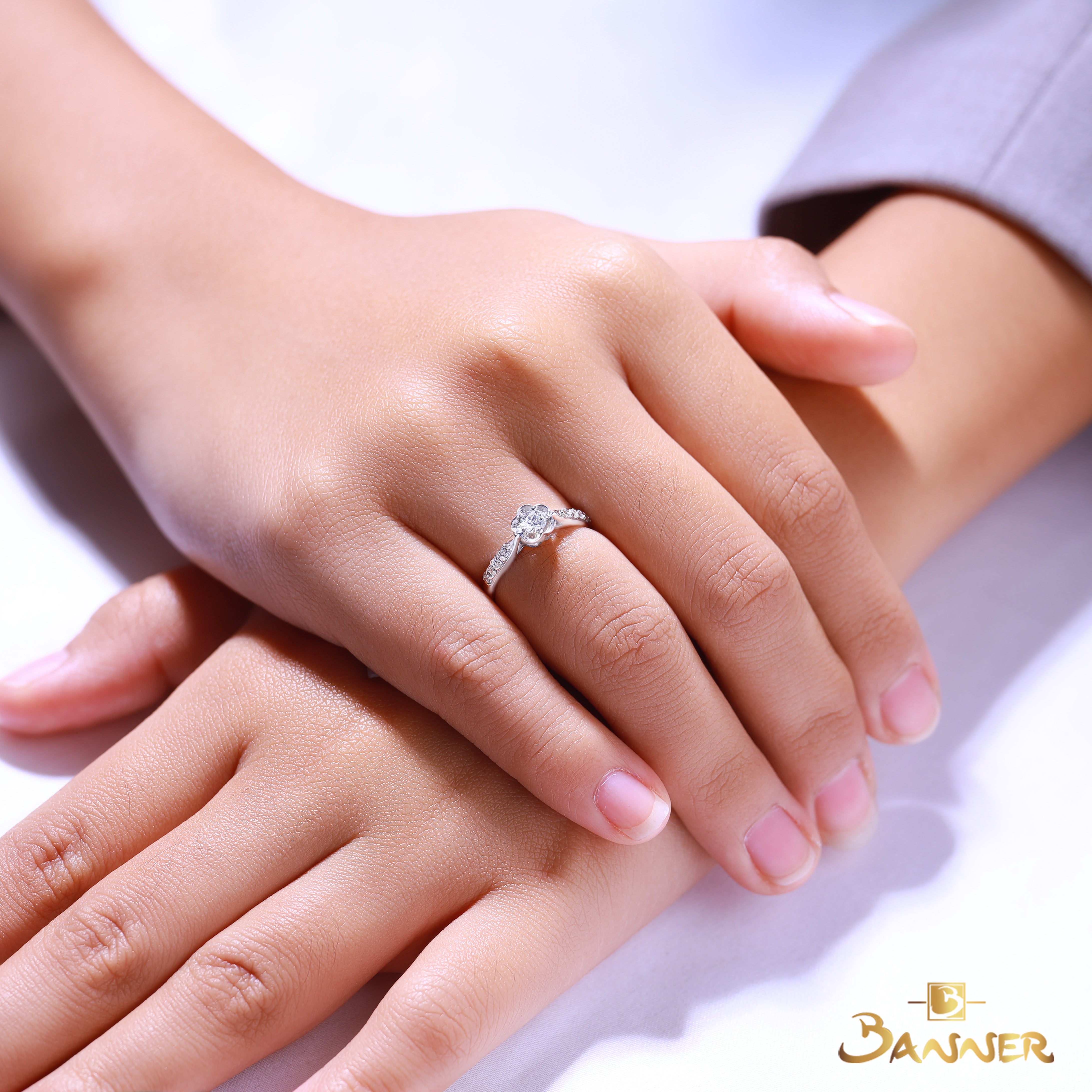 Diamond Floral Ring (0.15 ct. Middle Diamond)