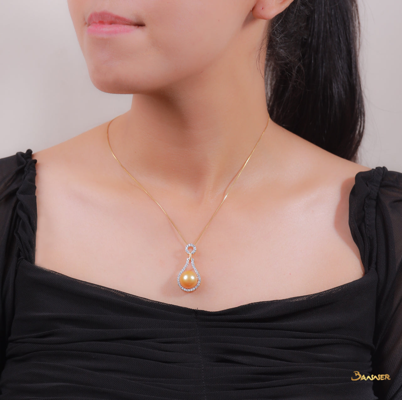 Pearl and Diamond Drop-shaped Pendant