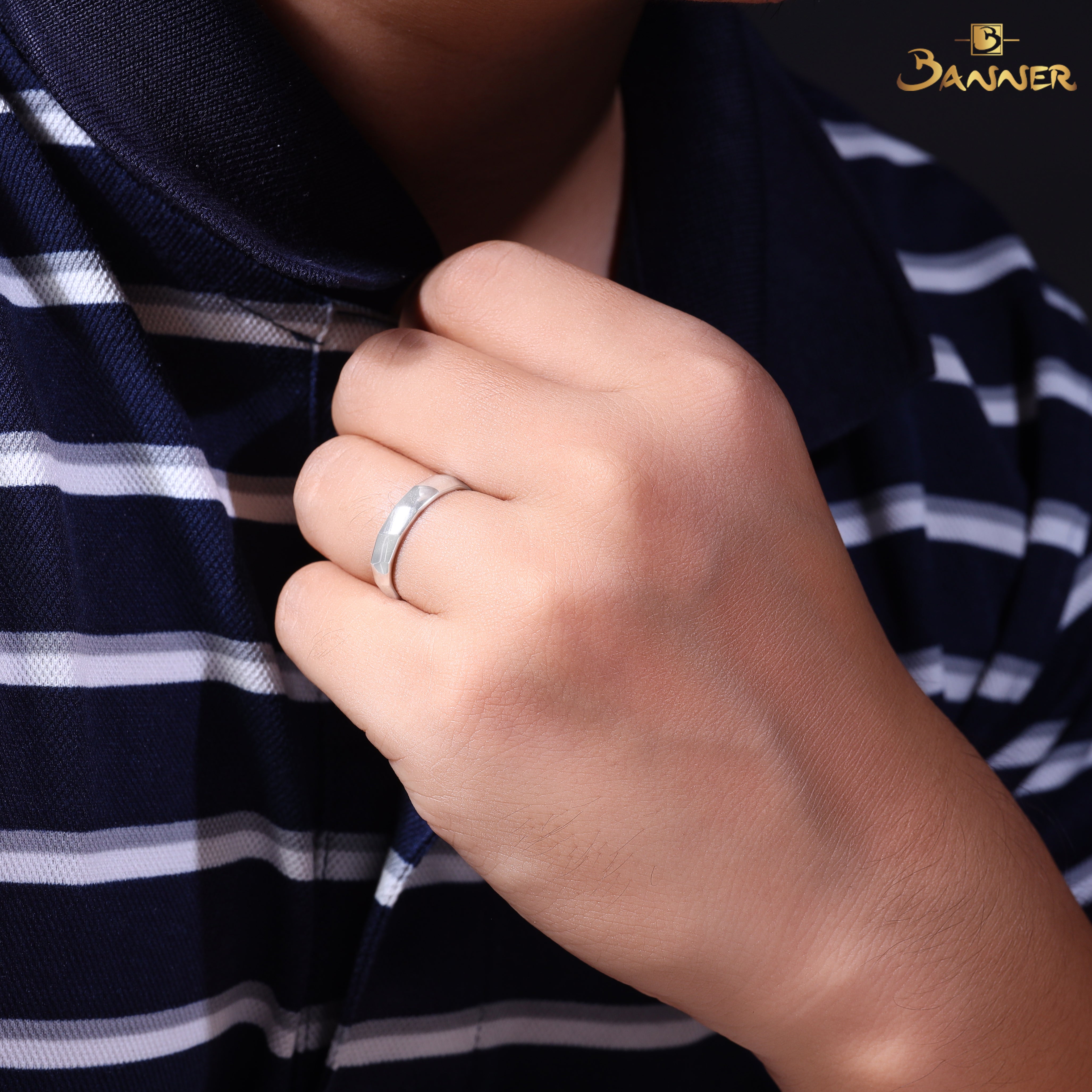 18k White Gold Engagement Ring