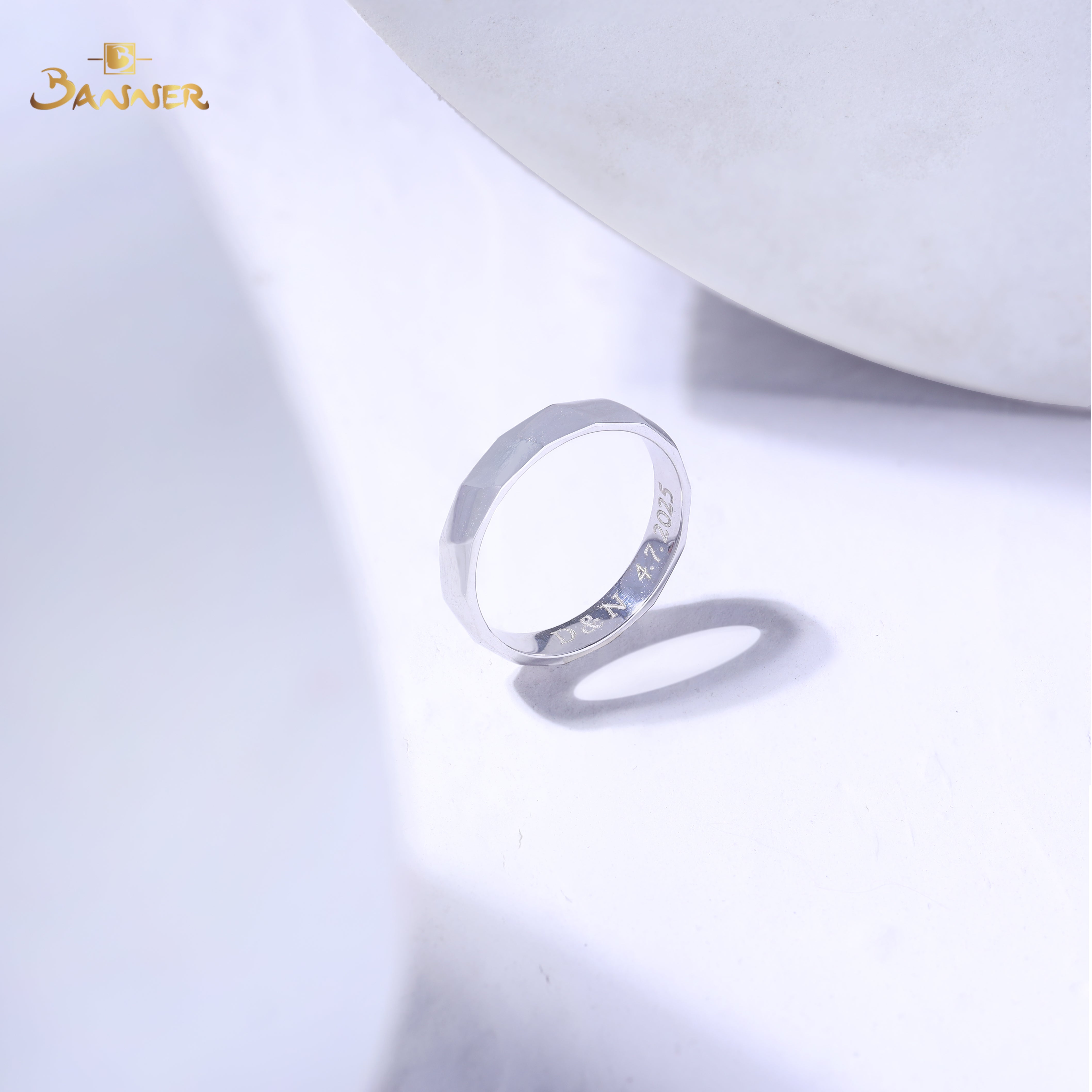 18k White Gold Engagement Ring