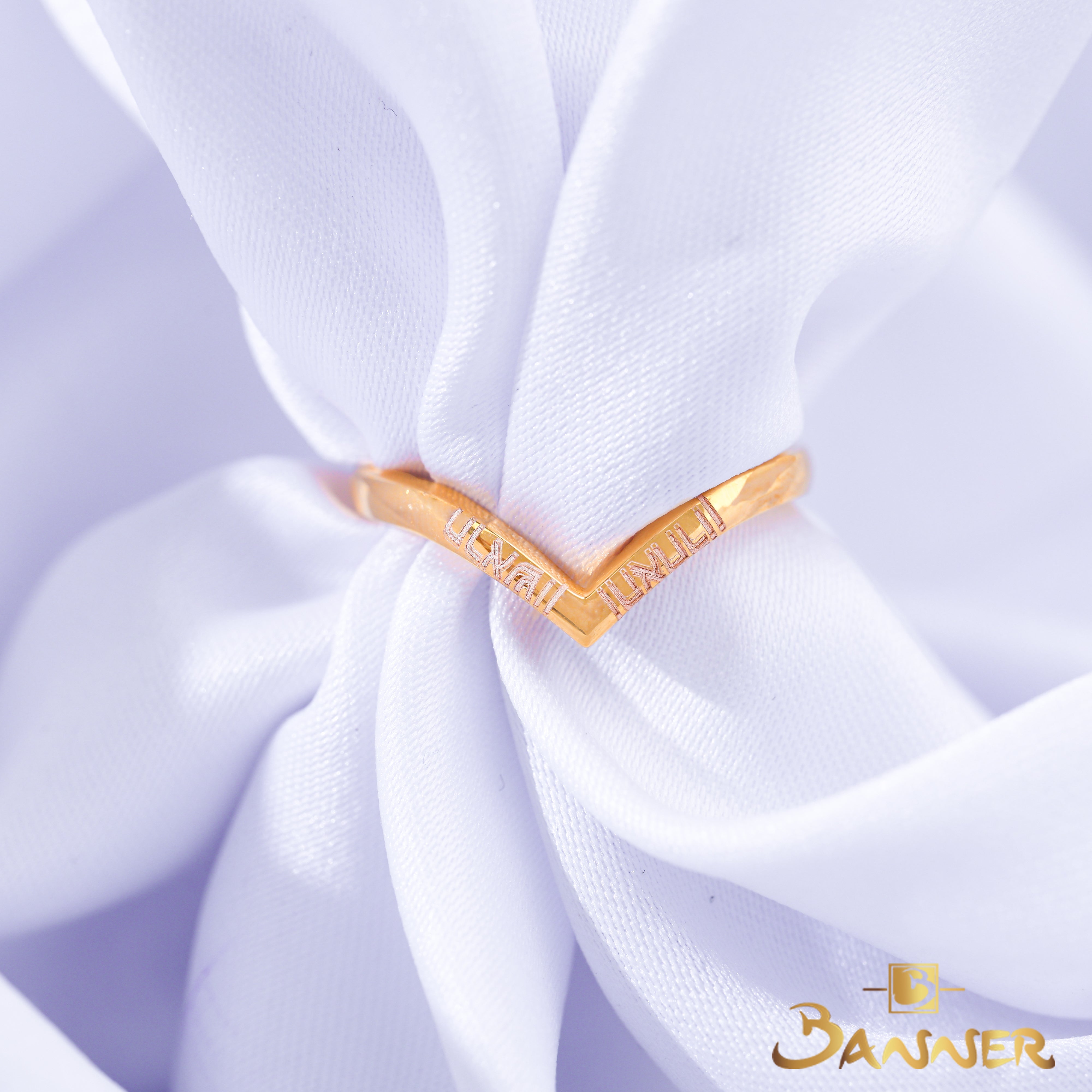 18k Yellow Gold V Shape Ring
