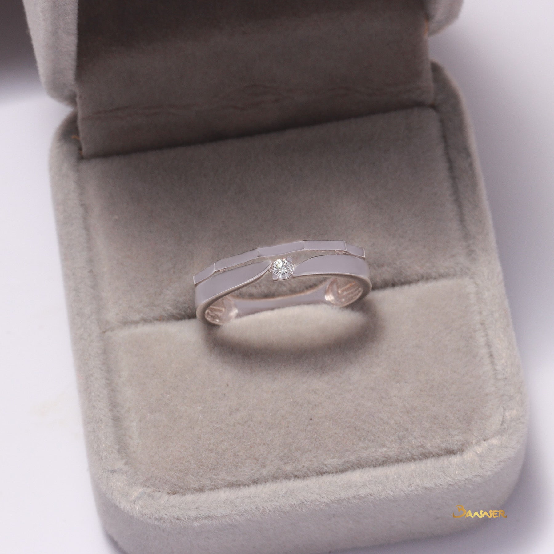 Diamond Ring ( 0.04 cts t.w )