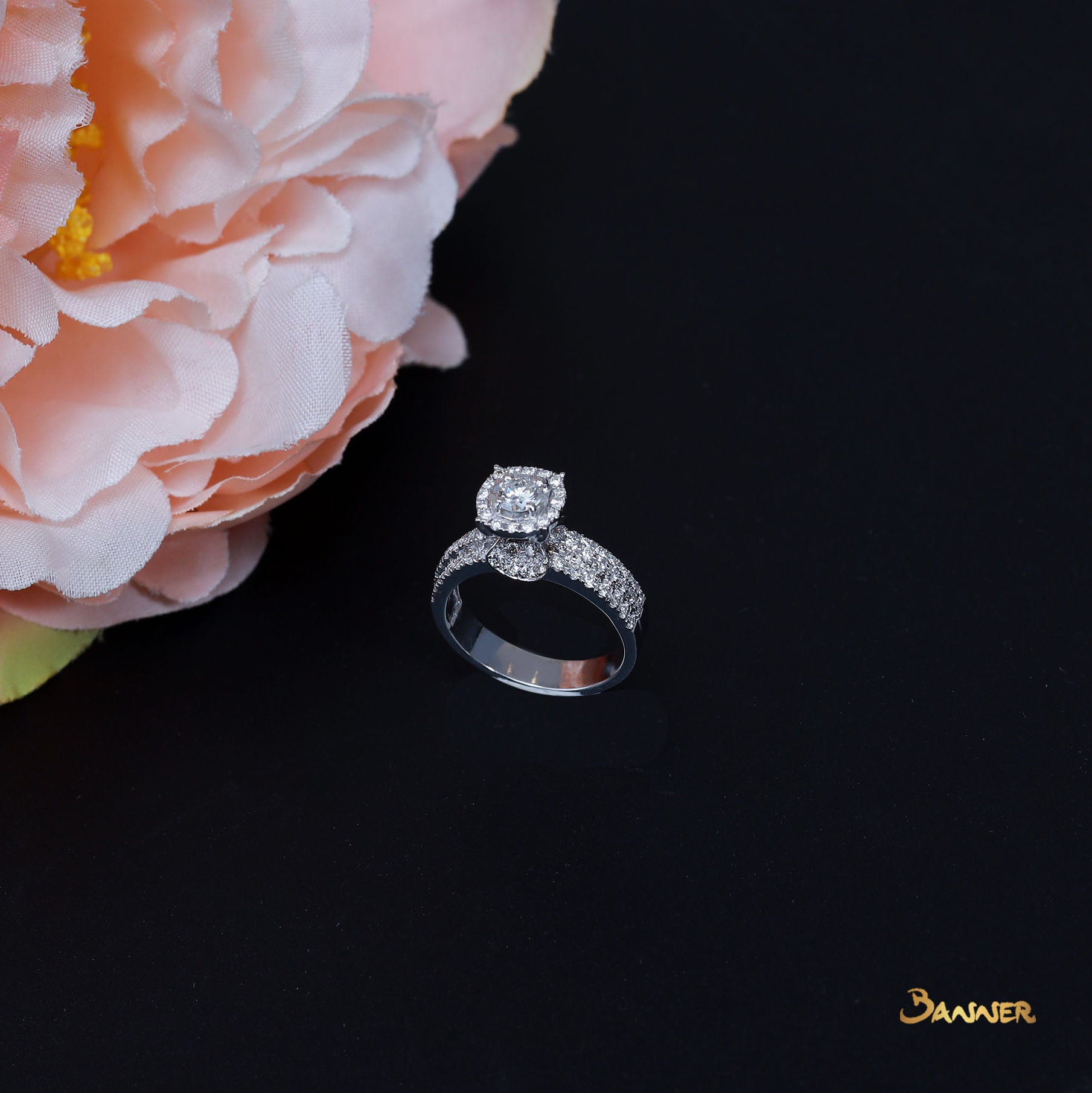 Diamond Halo Ring (Middle Diamond 0.25 c.t , T.w 0.75 c.t)