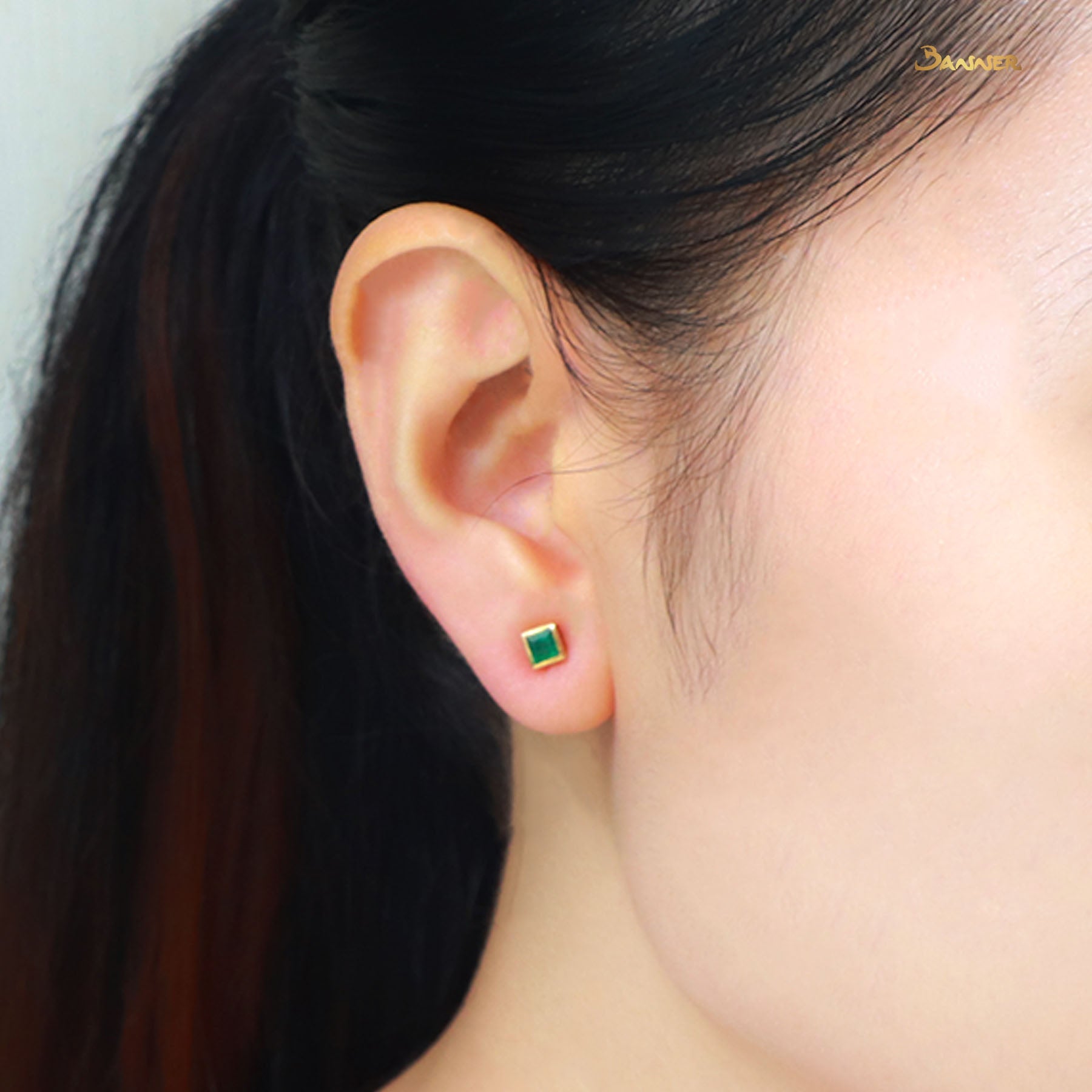 One-piece Emerald Earrings