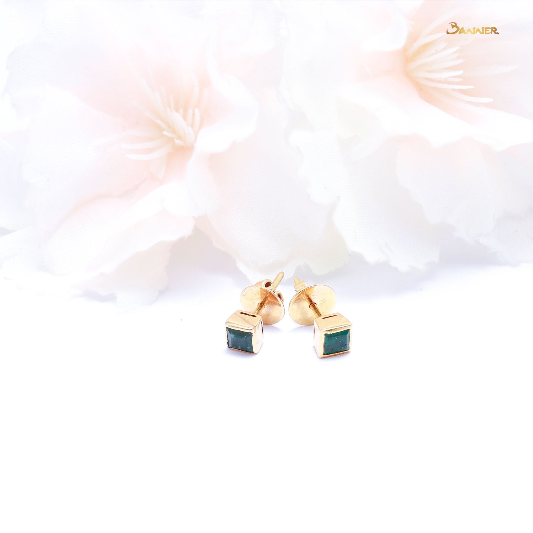 One-piece Emerald Earrings