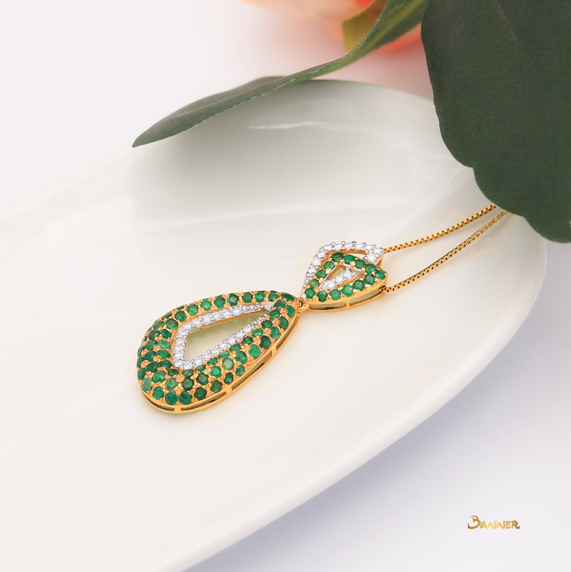 Emerald and Diamond Taung Pan Set