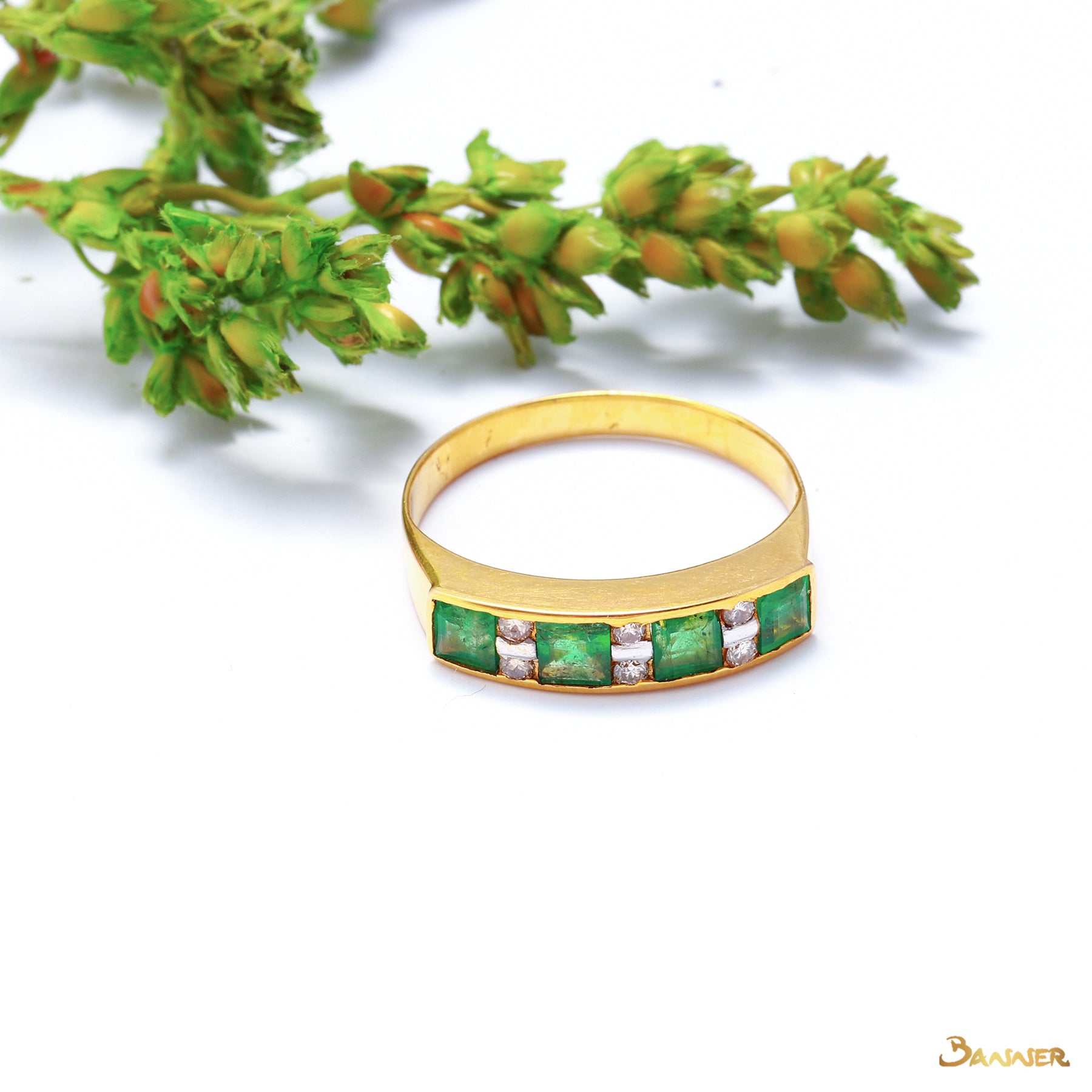 Emerald and Diamond Alternate Ring (4 pcs)