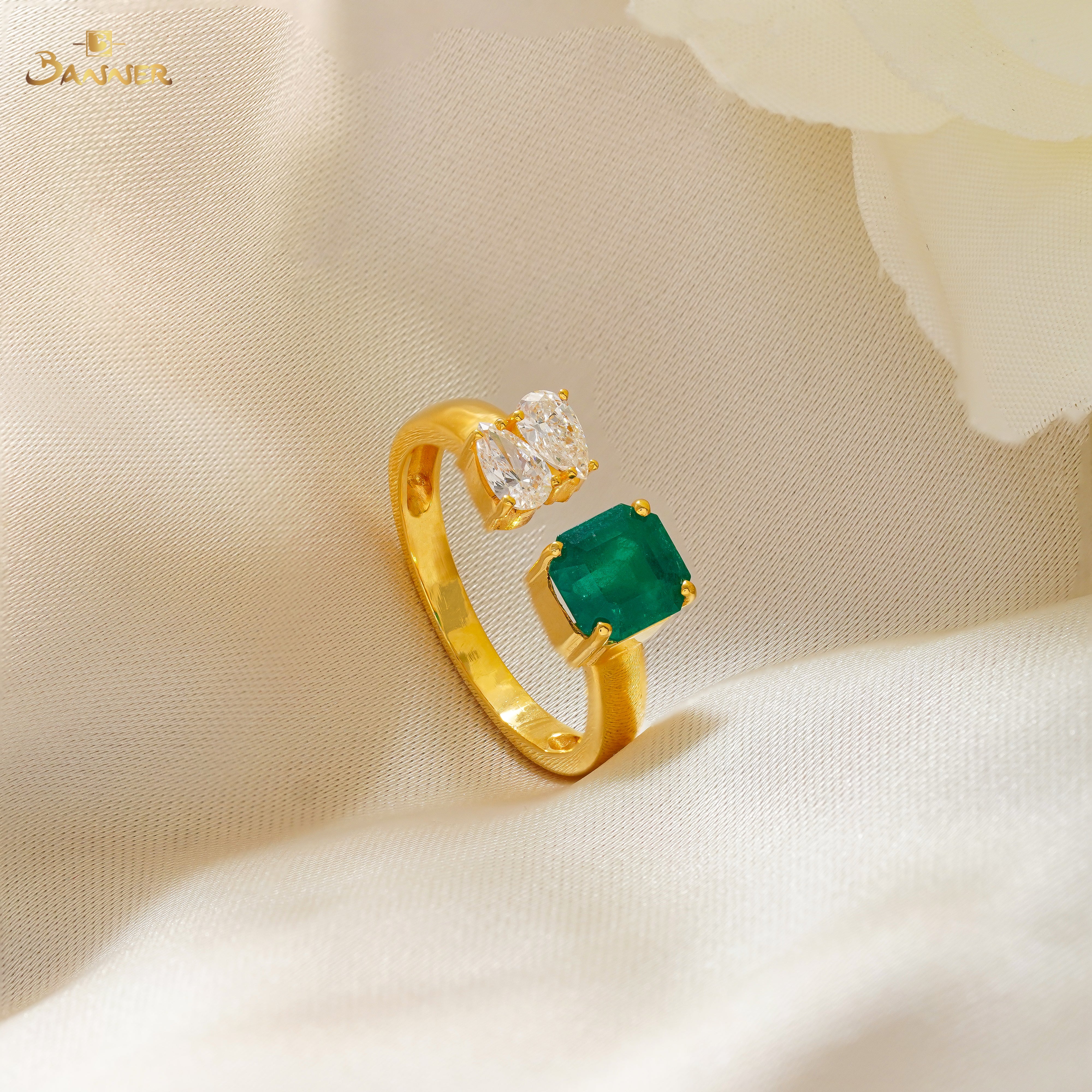 Columbia Emerald and Diamond Toi - Et - Moi Ring
