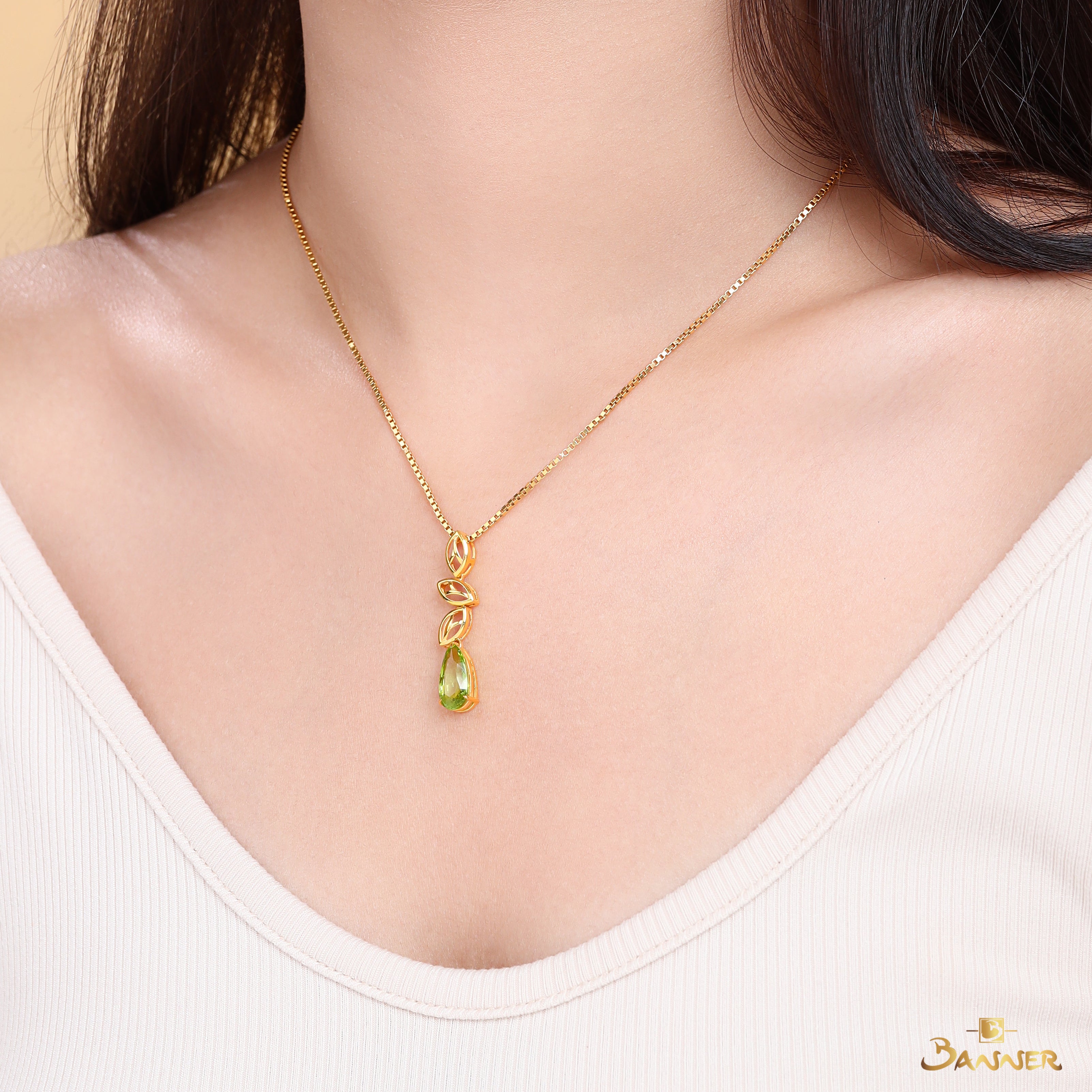 Peridot Leaf Shape Dangle Pendant