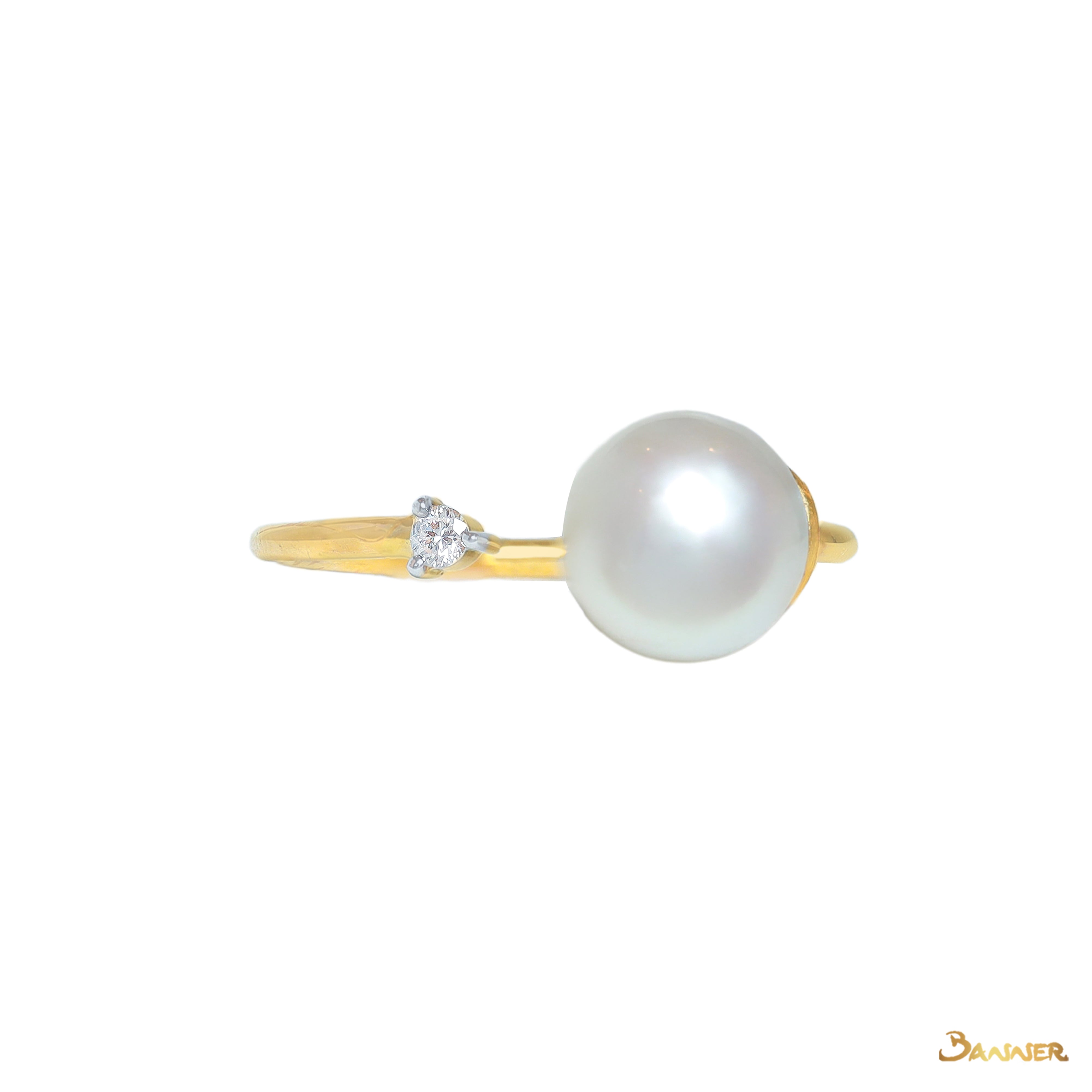 Pearl and Diamond Toi - Et - Moi Ring