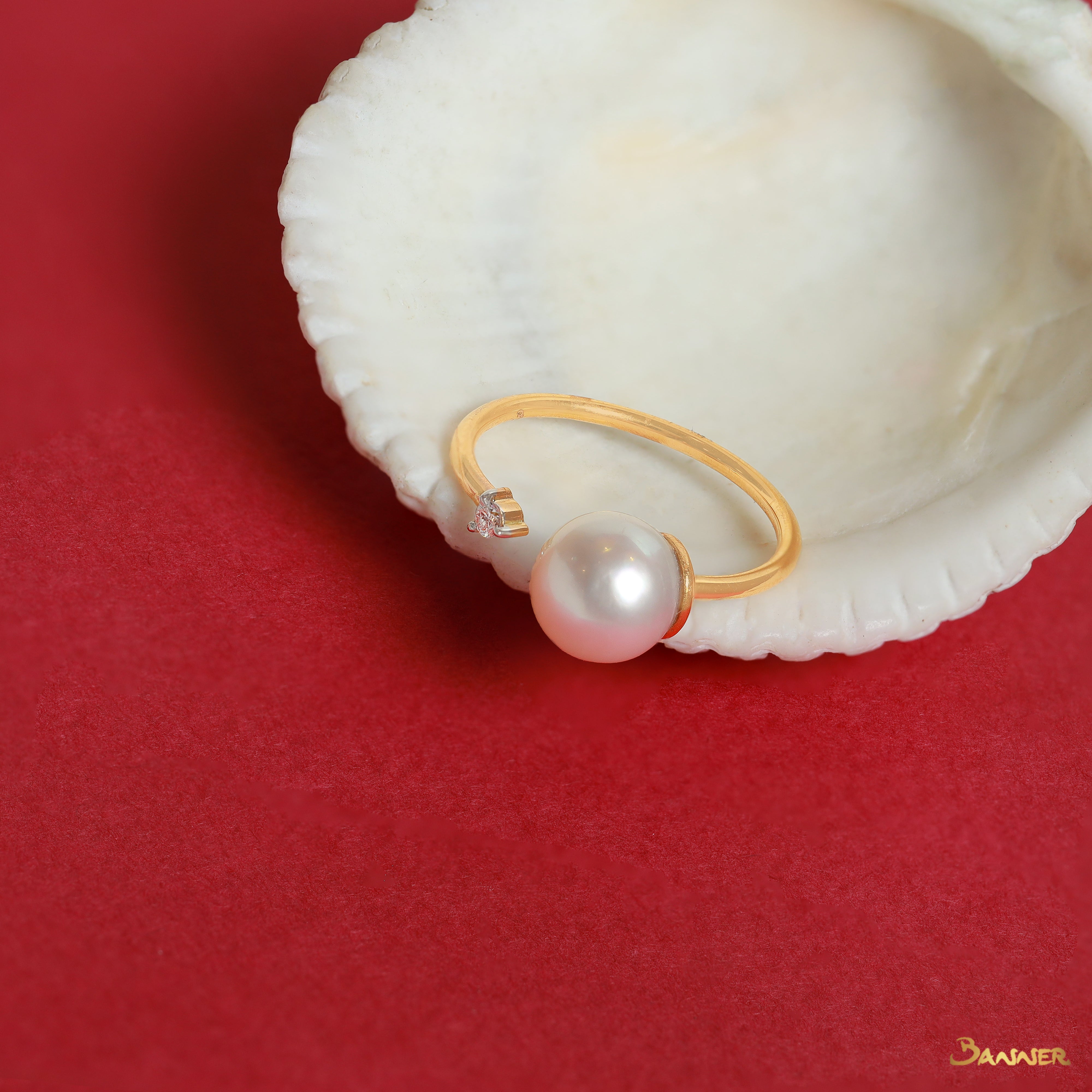 Pearl and Diamond Toi - Et - Moi Ring