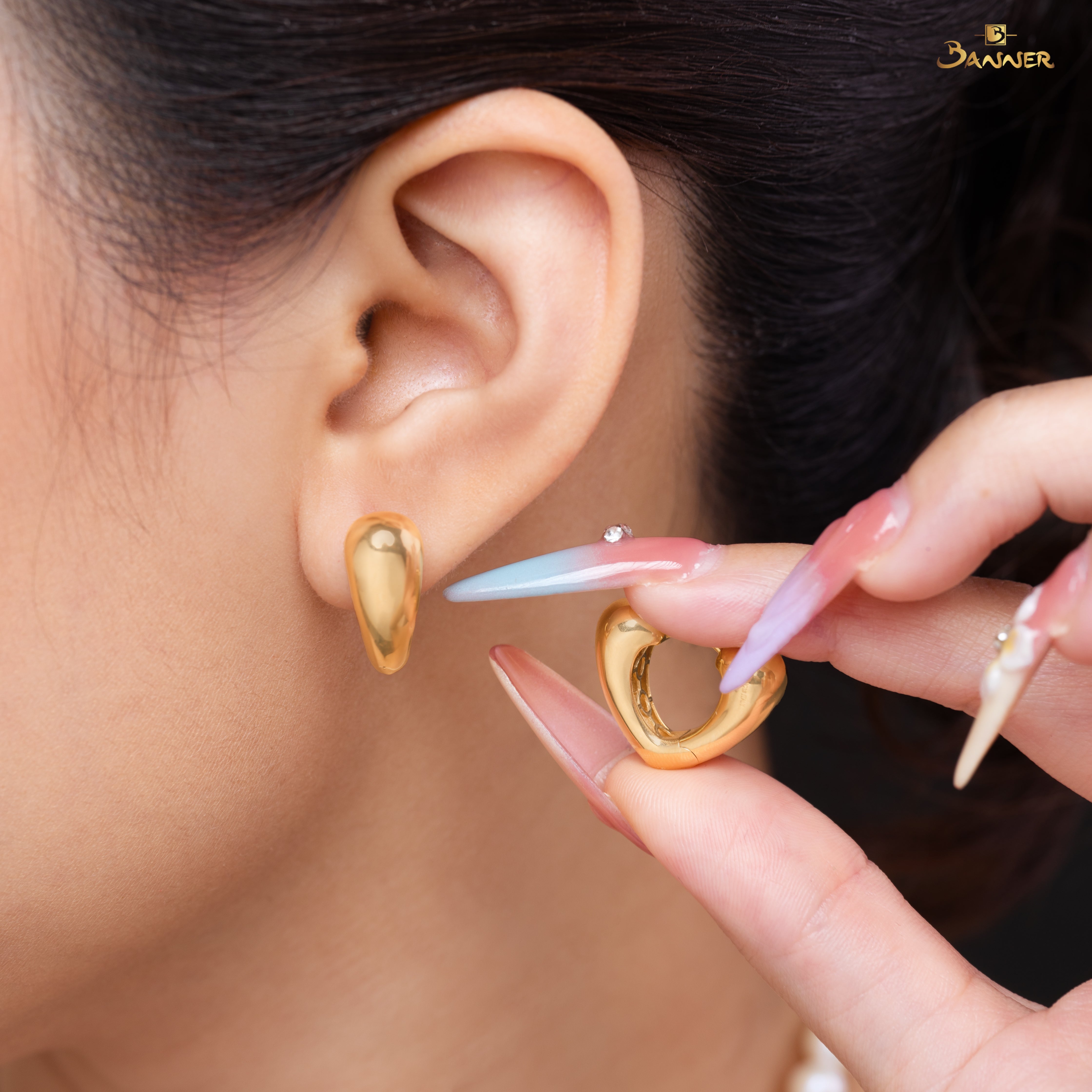 18K Gold Chunky V Earrings