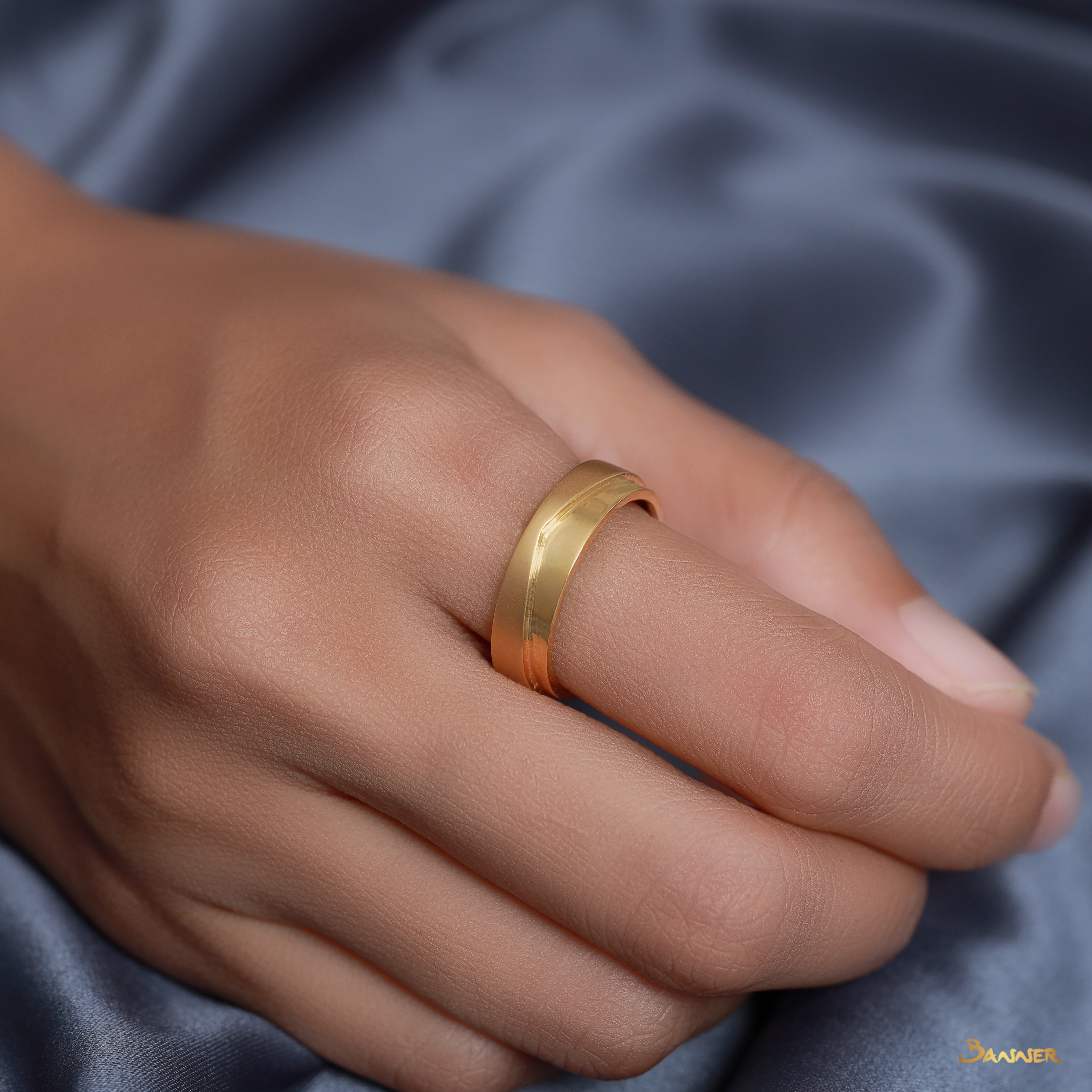 18k Yellow Gold V-Shape Ring