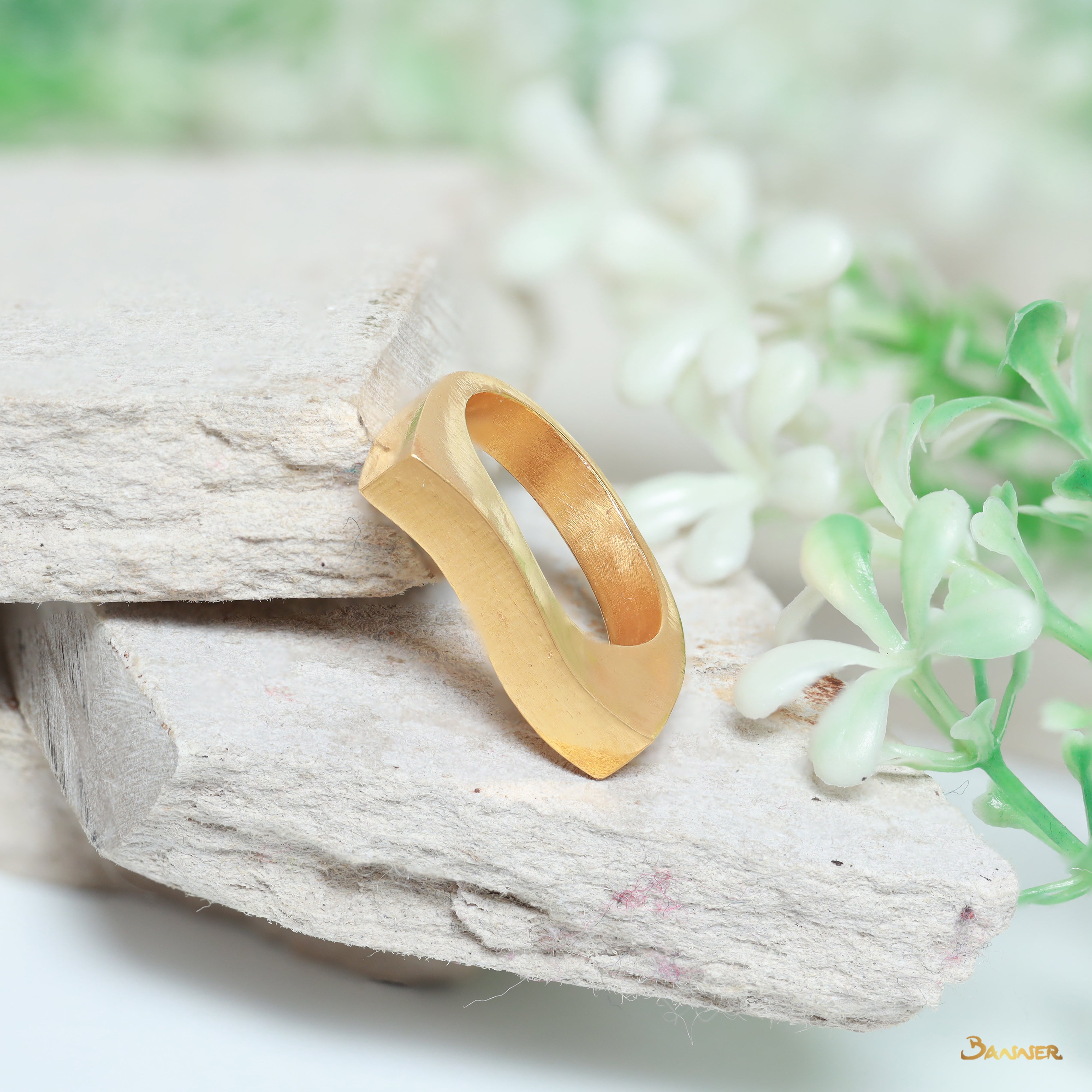 24k Yellow Gold Crest Ring