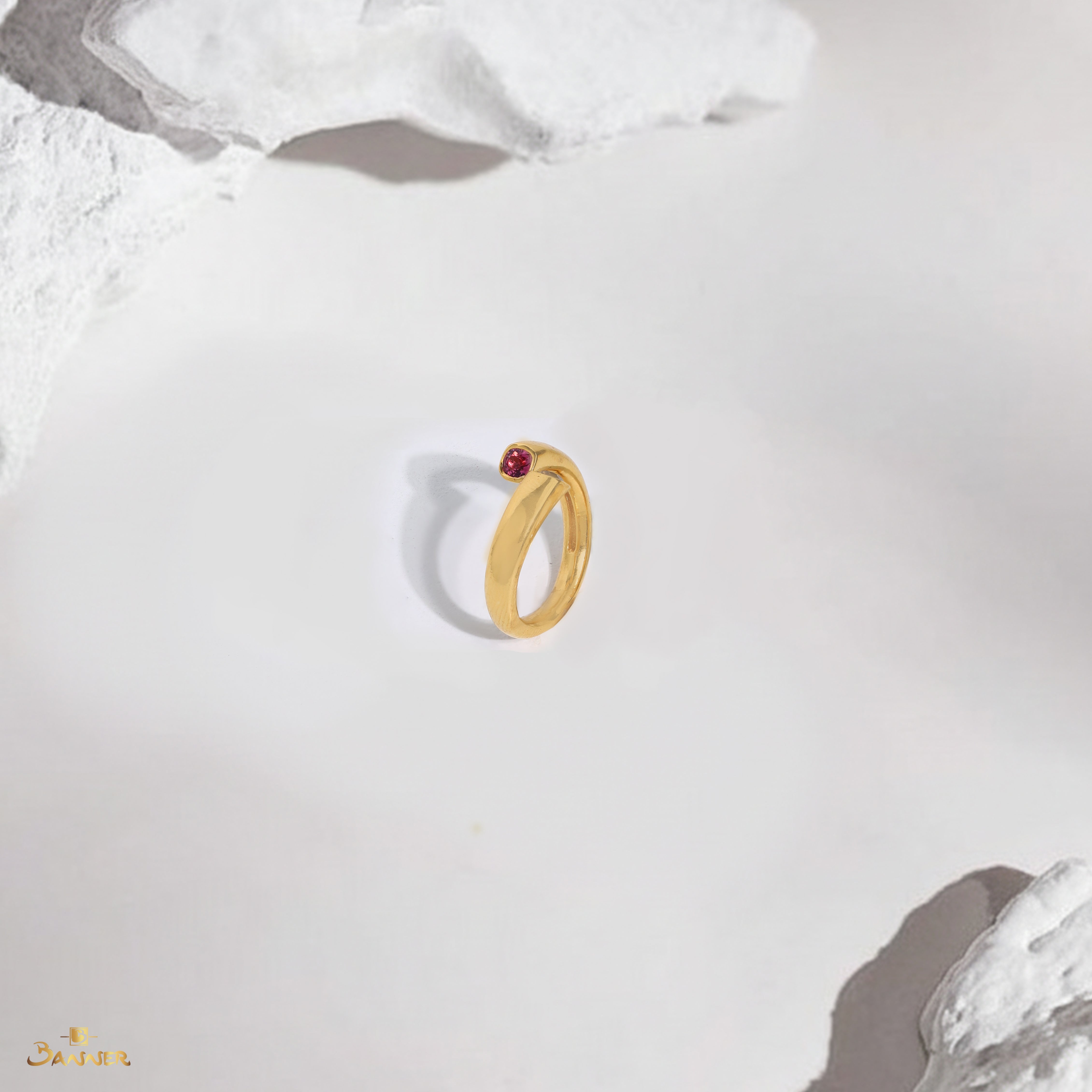 23K Gold and Spinel Twirl Ring (Spinel Cushion-cut)