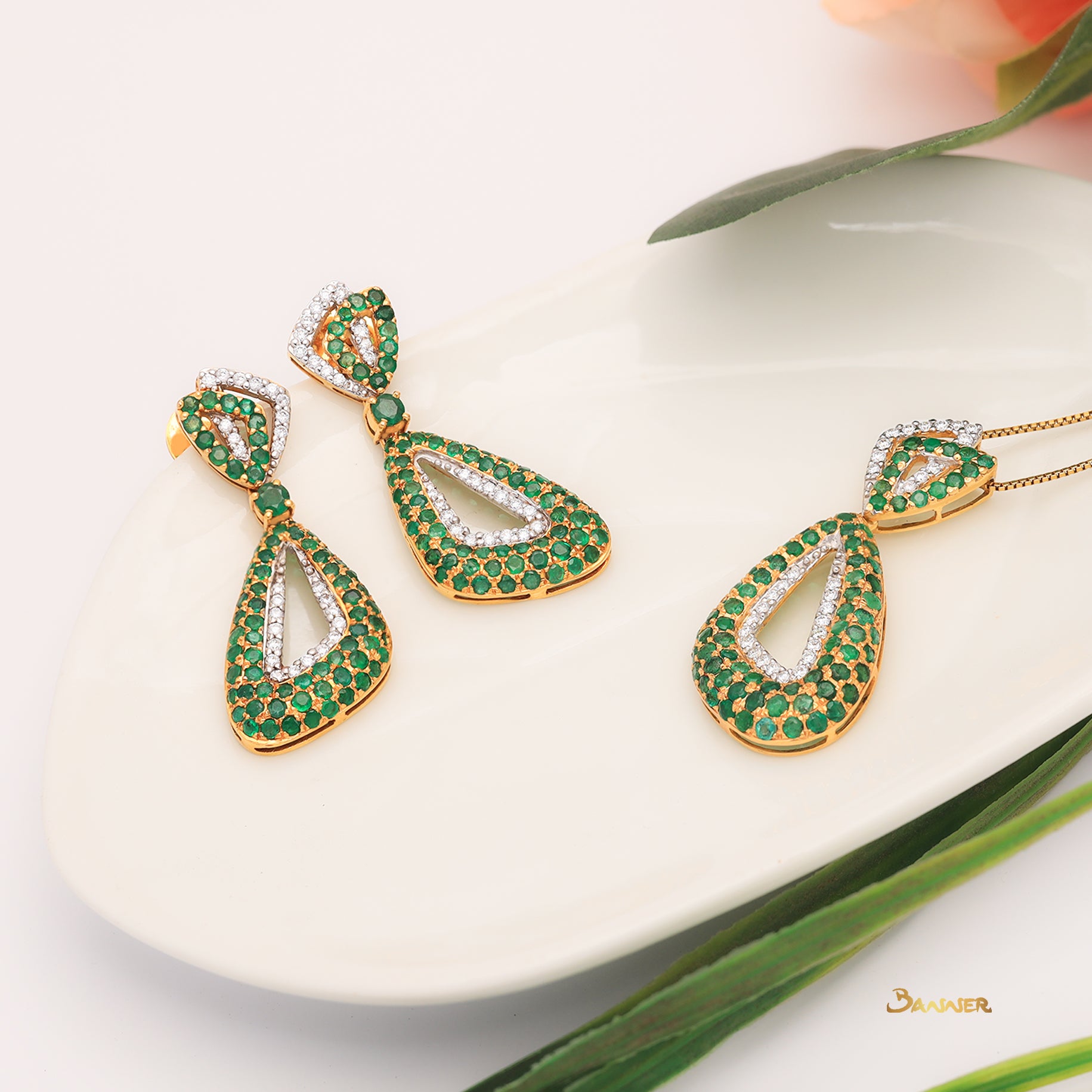 Emerald and Diamond Taung Pan Set