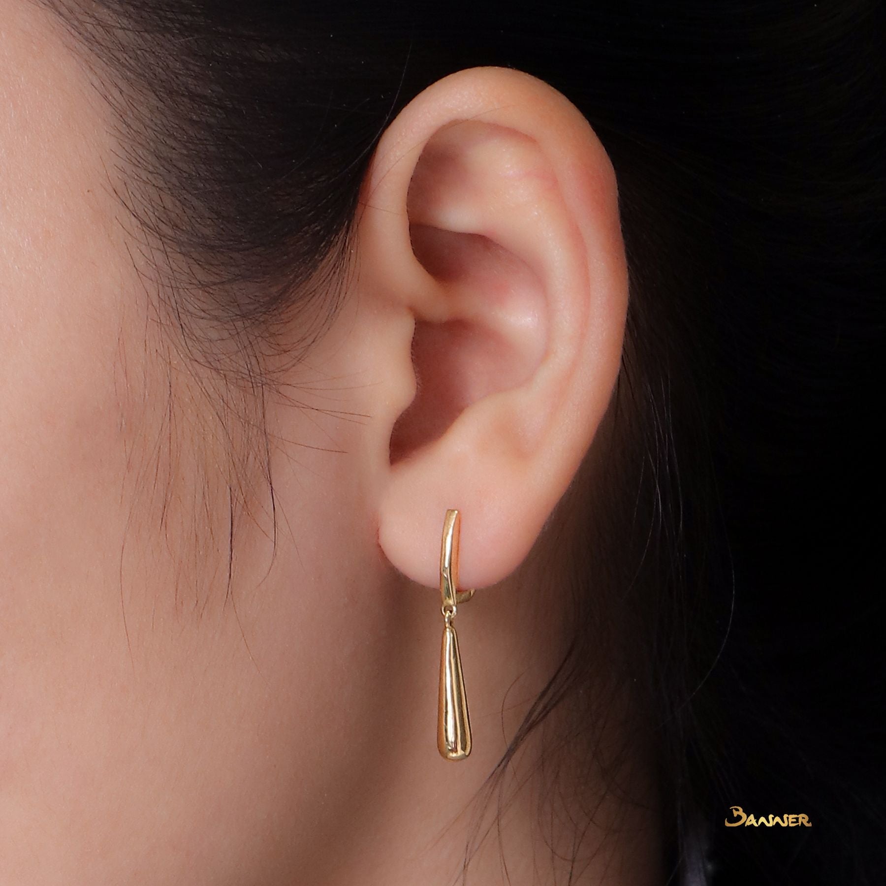 18k Yellow Gold Moe-Zet Dangling Earrings